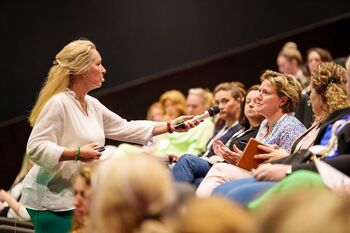 Charlotte van den Wall Bake bij de Dag van de Praktijkmanager op 25 mei 2023. (Foto: Menno van der Veen-The Arrows)