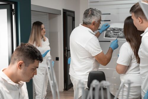 ‘Leiderschap is beslissingen nemen, je eigen mening leidend maken en duidelijke regels stellen die je ook strikt handhaaft.’ (Foto: Shutterstock)