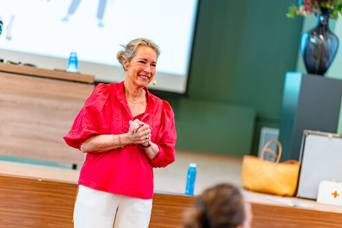 Charlotte van den Wall Bake tijdens de Dag van de Praktijkmanager 2025. Foto: Jitske Seckel