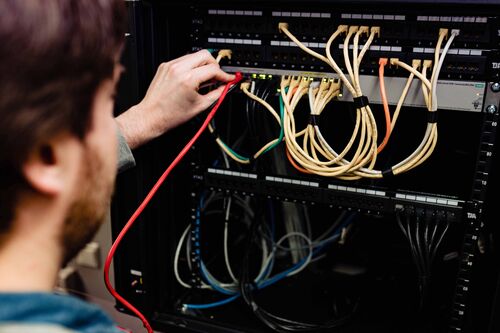 'Criminelen weten dat zorginstellingen kwetsbaar zijn en onder druk sneller betalen.’ (Foto: Techni Team)