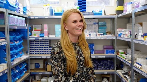 Linda van Doremalen: ‘Bij bestellingen hebben we geen lijstjes meer nodig, we hebben minder derving en de bestellingen zijn sneller klaar.’ (Foto: Basiq Dental)