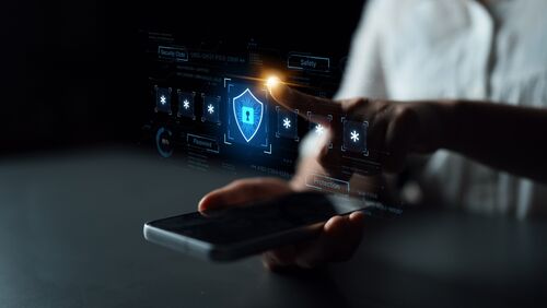 'De afzender wordt soms weergegeven als 'Microsoft User' in plaats van een naam. Je logt daadwerkelijk in bij Microsoft, dus alles ziet er legitiem uit.' (Foto: Shutterstock)