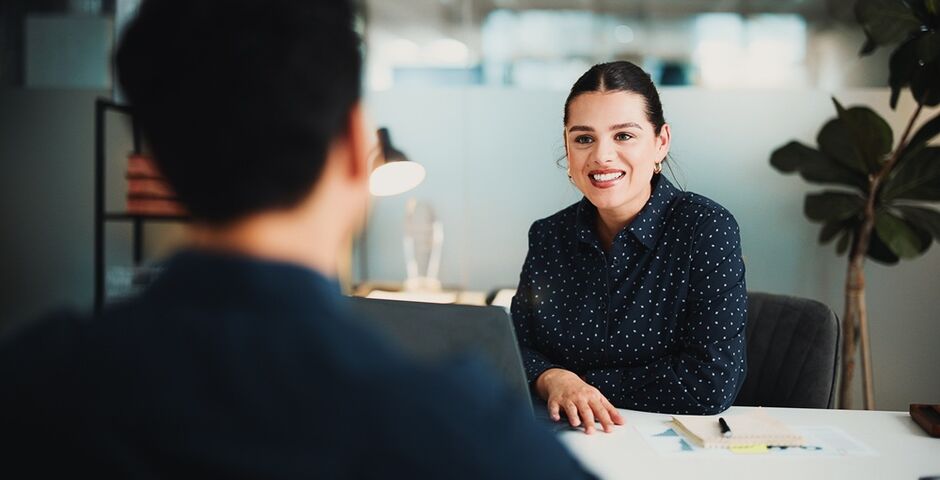 ‘Veiligheid ontstaat niet doordat alles harmonieus blijft, maar doordat lastige onderwerpen ook bespreekbaar zijn.’ Fotografie Shutterstock