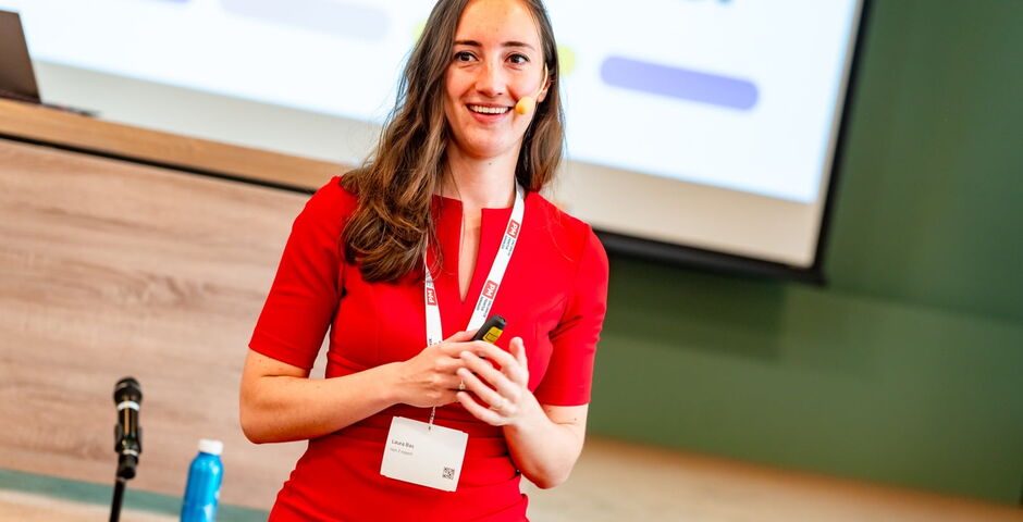 Laura Bas: 'Vooral verouderde systemen springen eruit als grootste frustratie op het gebied van inefficiënt werken' (Foto: Jitske Seckel voor PraktijkmanagersNetwerk 2025)