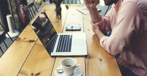 Werk eens ergens anders!