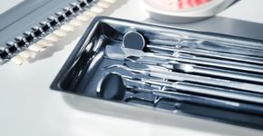 Hilversumse tandarts op vingers getikt om hygiëne