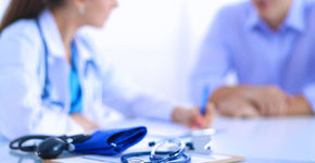 Huisarts krijgt meer tijd voor patiënt door pilots VGZ en Zilveren Kruis Achmea