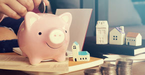 ABN AMRO roept zorginstellingen op tot bezuinigen en efficiënter gebruik medicijnen