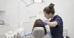 Minister Bruins: grotere zelfstandigheid voor mondhygiënisten