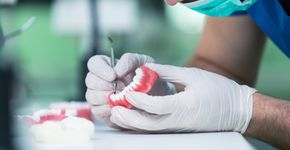 Franchiseconcept De Denticien opent winkel voor gebitsprotheses